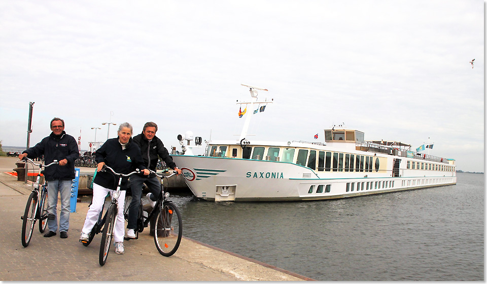 19315 PSW Start der Hiddensee Radtour in Vitte vor MS SAXONIA