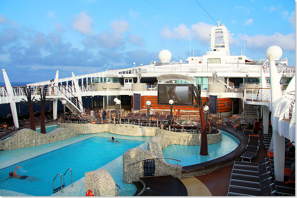 17407 MSC Fantasia Pooldeck55 2015 Kai Ortel