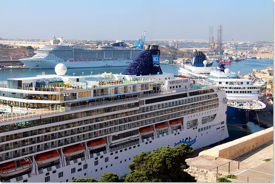 17407 Norwegian Jade und Zenith La Valetta01 2015 Kai Ortel