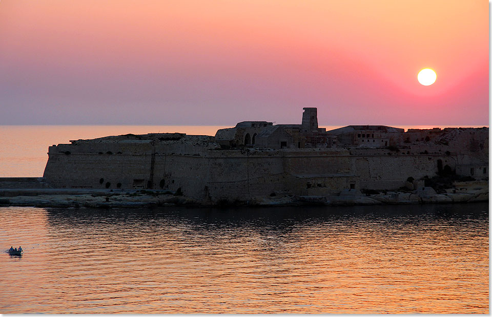17407 Sonnenaufgang ueber La Valletta07 2015 Kai Ortel