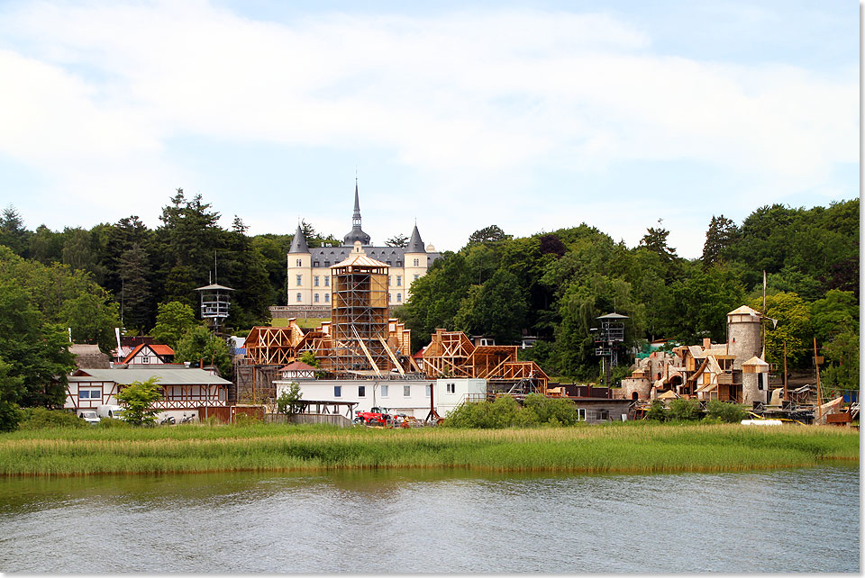 17415 PSW Schloss Ralswiek hinter Stoertebeker Kulissen