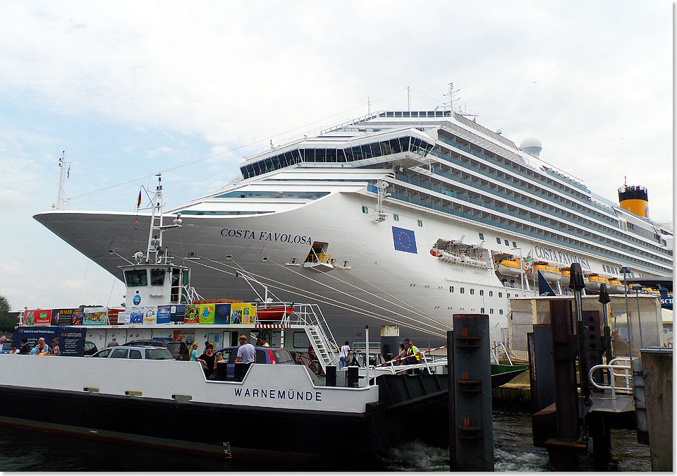 17421 COSTA FAVOLOSA in Warnemuende P9390 Foto Reiner Frank