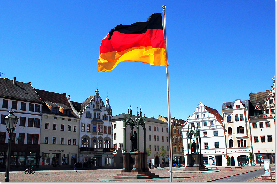 18410 PSW 30 Deutschland Flagge auf dem Wittenberger Rathausplatz