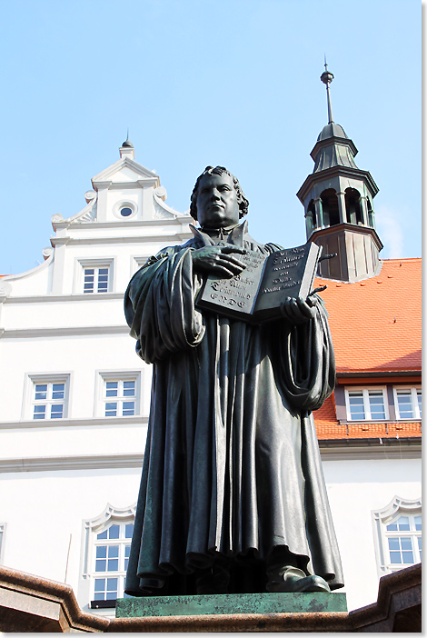18410 PSW 56 Denkmal von Martin Luther auf dem Rathausplatz von Wittenberg