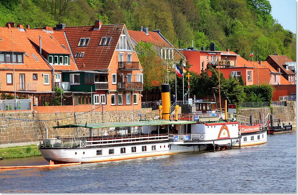 18410 PSW Der Raddampfer KAISER WILHELM liegt in Lauenburg