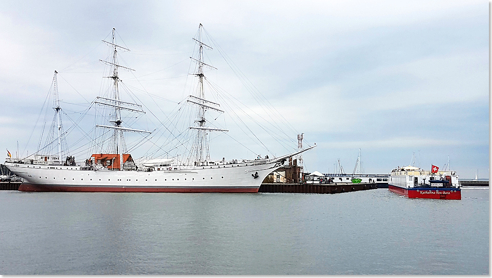 18413 PSW 06 GORCH FOCK I an der Ballastkiste in Stralsund