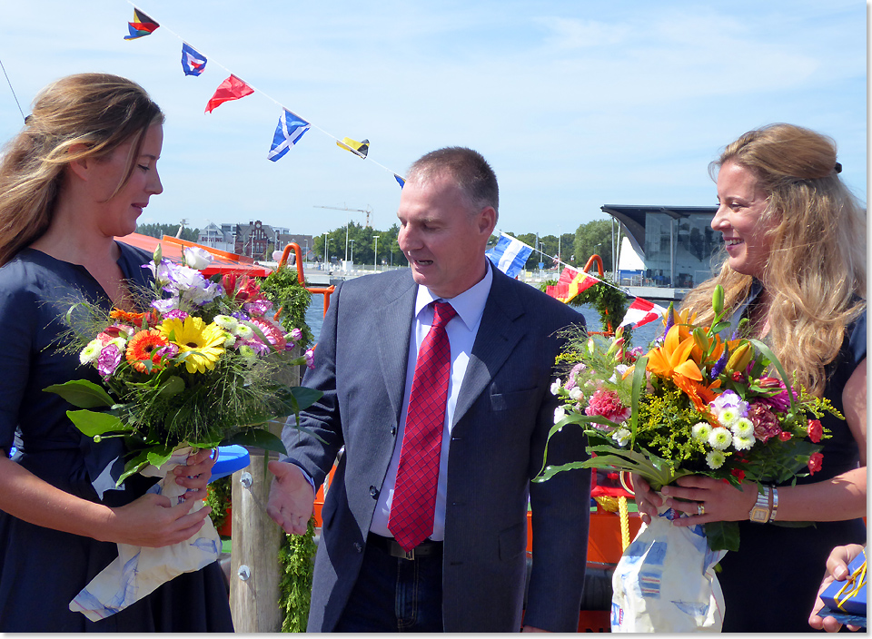 18421 Taufpatinnen und GF Lotsbetrieb1010108 Foto Reiner Frank