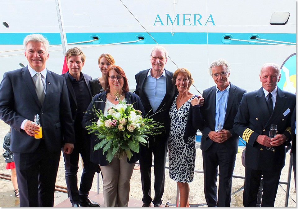 19404 AMERA Taufe Gruppenfoto der Phoenix Geschaeftsleitung mit Taufpatin 16082019 C Eckardt 599