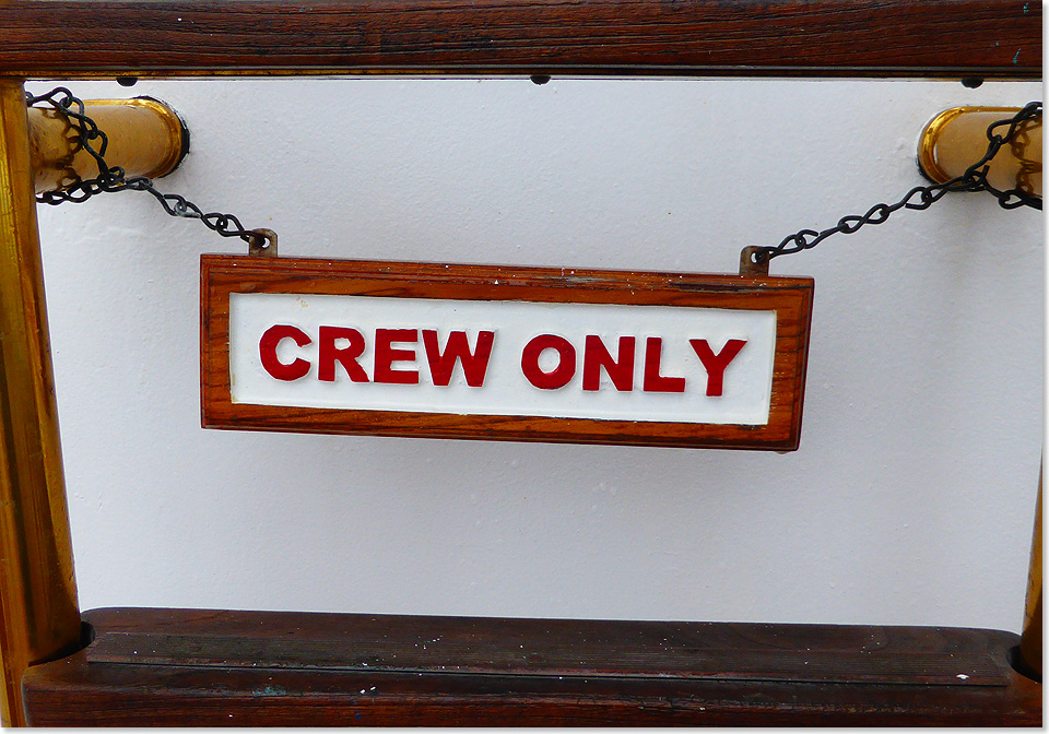 19404 Crew Only Schild auf der Deutschland C Eckardt