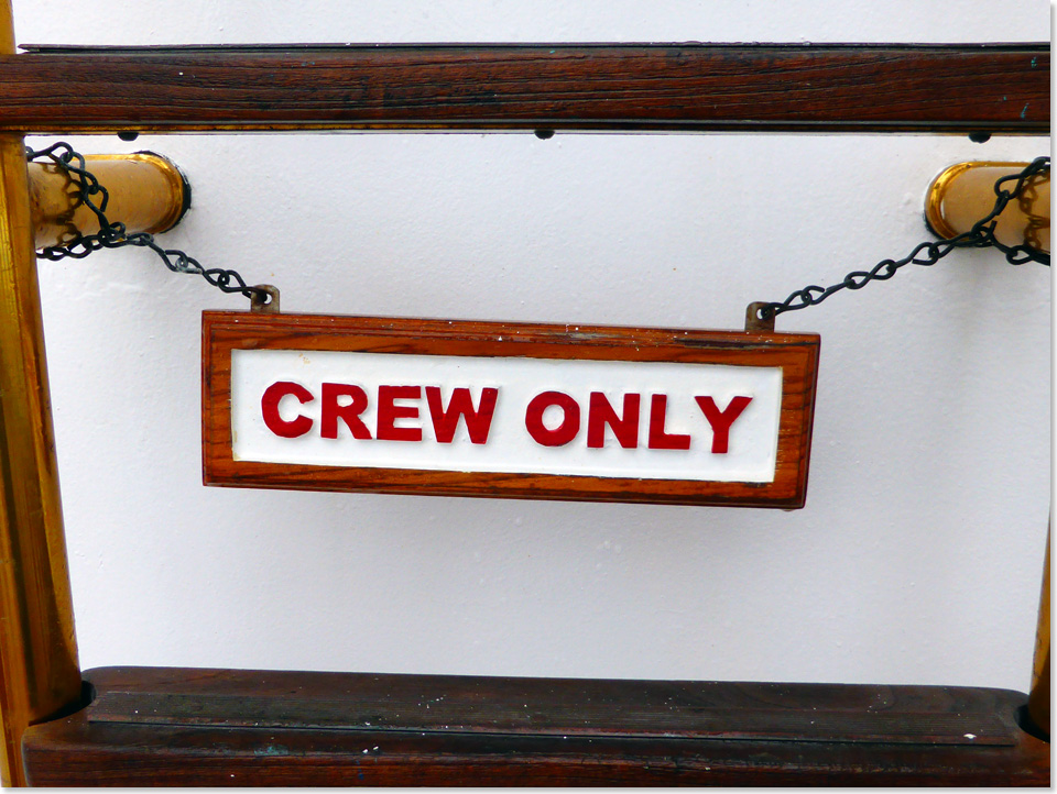 18504 Crew Only Schild auf der Deutschland C Eckardt