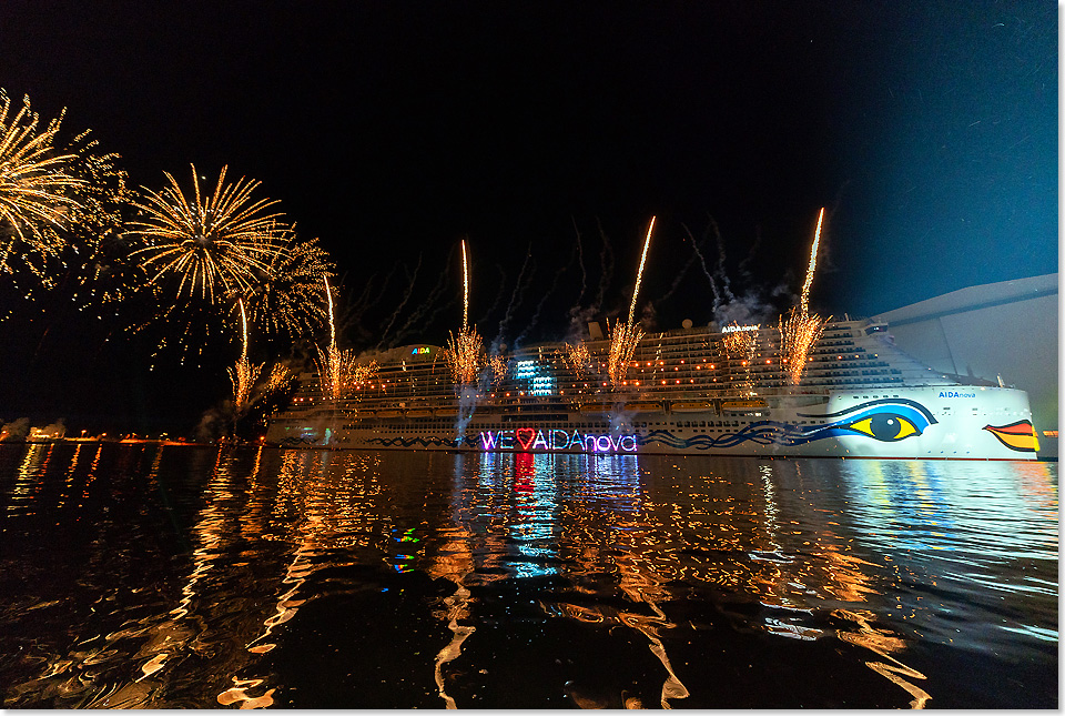 18504 PM Tauf Feuerwerk AIDAnova Foto AIDA Cruises