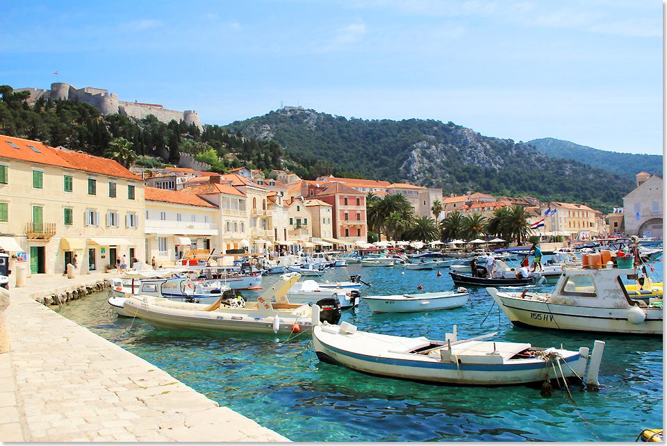 18508 PSW 10 Die Uferpromenade von Hvar mit Burg