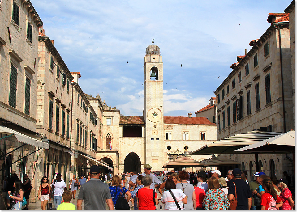18508 PSW 32 Touristen schieben sich durch die Altstadt von Dubrovnik