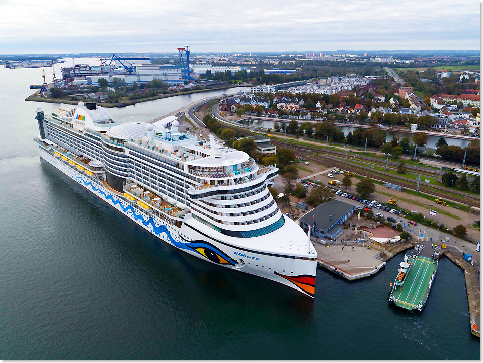 19504 AIDAprima Erstanlauf Warnemuende 1 Foto AIDA Cruises Rostock