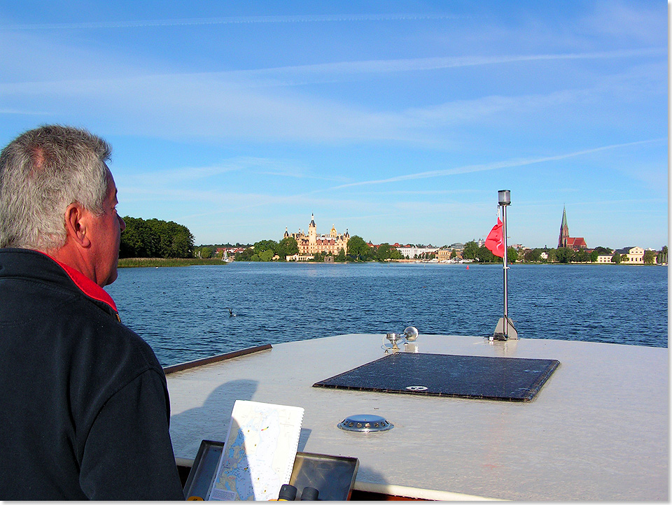 19514 PSW Autor als Hausboot Skipper auf dem Schweriner See