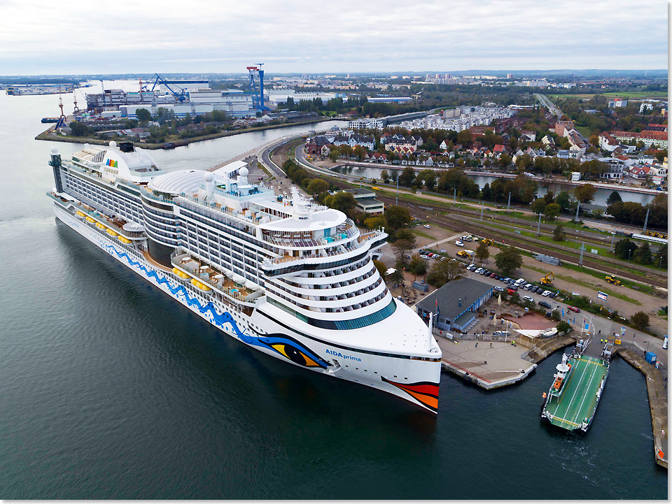 19521 AIDAprima Erstanlauf Warnemuende 1 Foto AIDA Cruises Rostock