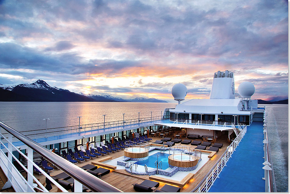 17611 Oceania Cruises an Deck Foto Oceania Cruises