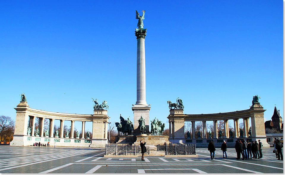 17612 A ROSA RIVA Budapest Heldenplatz 87 Foto Philip Duckwitz Koeln