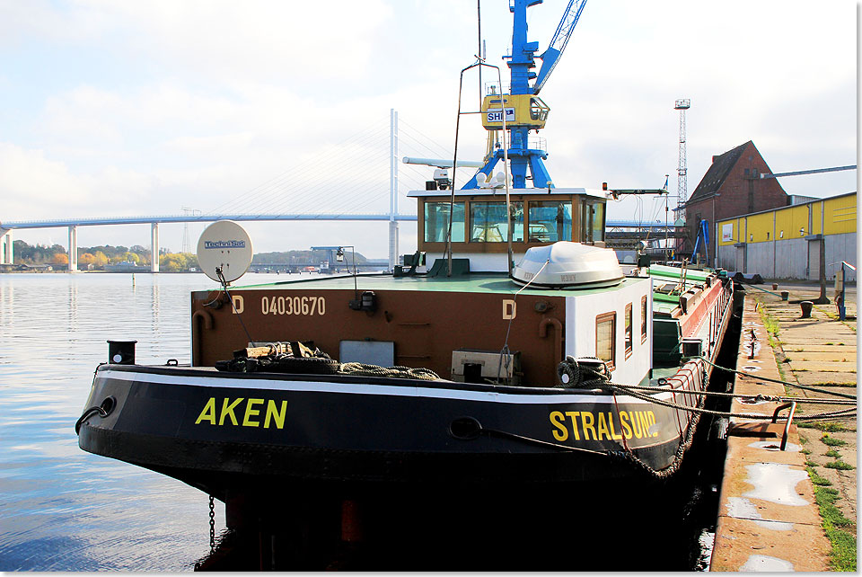 17615 PSW 211017 1323 MS AKEN im Nordhafen von Stralsund vor dem Auslaufen