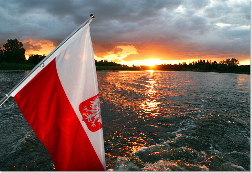 17617 PSW 21a Polnische Flagge vor ostpreussischem Sonnenuntergangshimmel