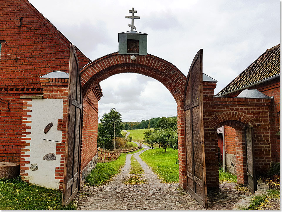 17617 PSW 40 Das Eingangstor zum Kloster Eckertsdorf
