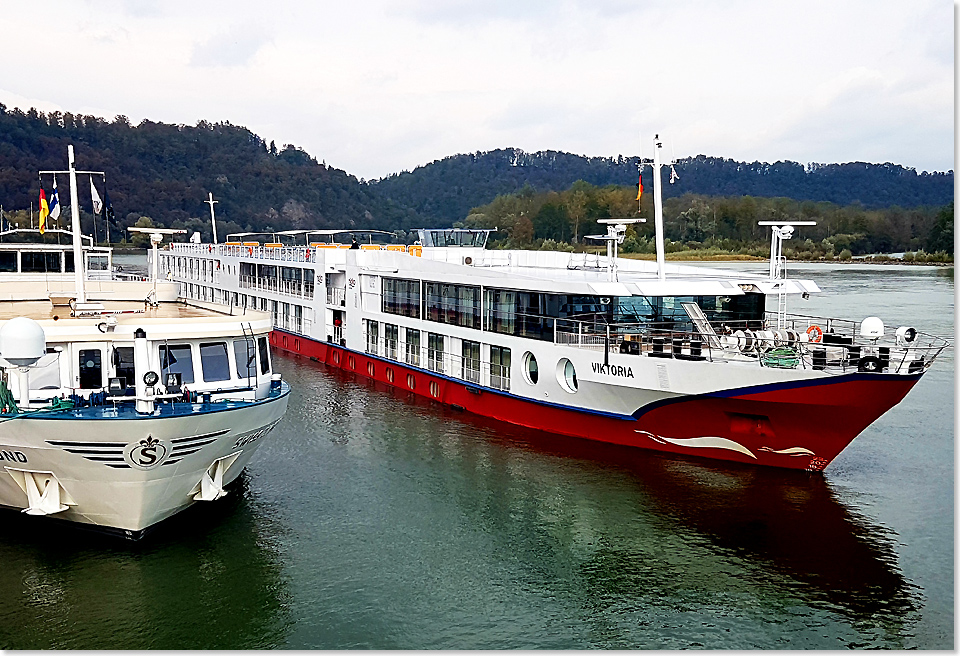 18612 PSW 17 Reger Betrieb am Anleger in Passau Lindau