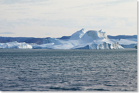 Viele Eisberge wirken seltsam glattgeschliffen