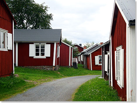 Dicht an dicht drängeln sich 408 Holzhäuser in Gammlestad bei 
	Luleå