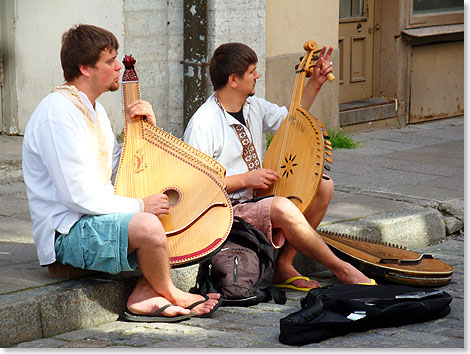 Mit frhlicher Musik werden die Gste in Klaipeda, dem ehemaligen 
	  Memel, begrt