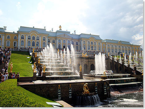 Der Peterhof und seine Springbrunnen vor den Toren der Stadt St. 
	  Petersburg