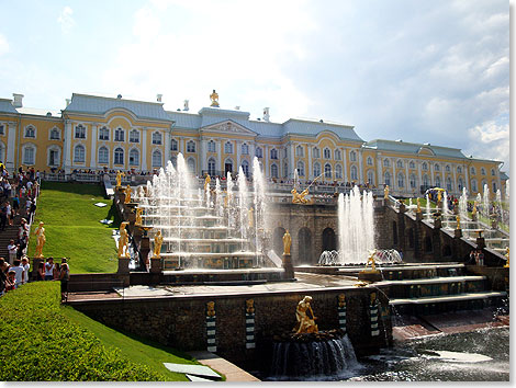 Der Peterhof und seine Springbrunnen vor den Toren der Stadt St. 
	  Petersburg