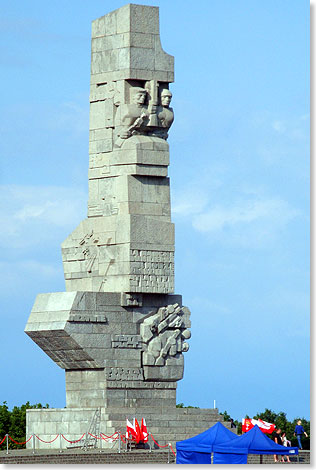  Auf der Westerplatte bei Danzig erinnert dieses
Denkmal an den 2. Weltkrieg, der hier begann.