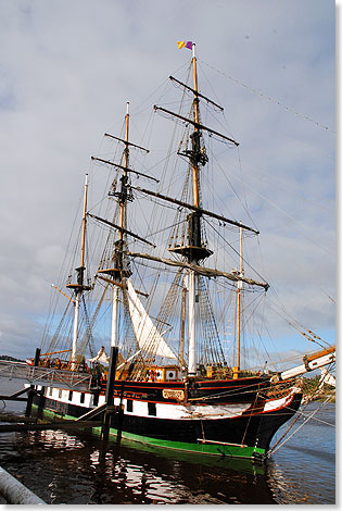 Dunbrody-Emigrant-Ship-New-Ross: Im kleinen Städtchen New Ross liegt die DUNBRODY vor Anker. Das heute als Museum genutzte Schiff brachte zu Zeiten der großen Hungersnot im 19. Jahrhundert viele irische Auswanderer nach Amerika