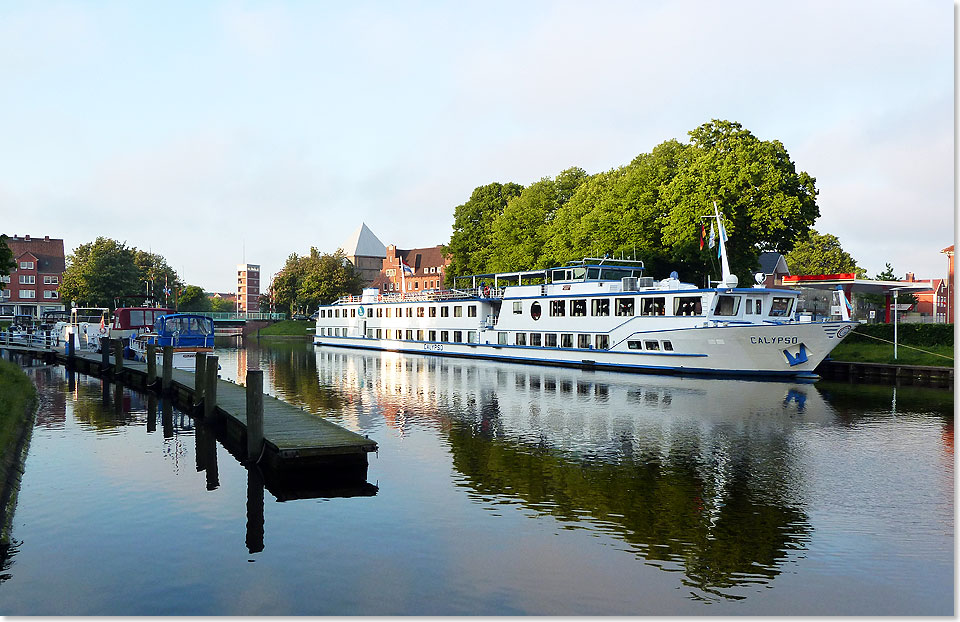 Die MS CALYPSO erwartet in Emden ihre Gste fr die Reise ber Holland nach Dsseldorf.