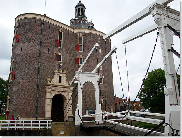 Das Dromedar, weithin bers Ijsselmeer sichtbar als Wahrzeichen Enkhuizens. Der Bau war einst Teil der Stadtbefestigung.