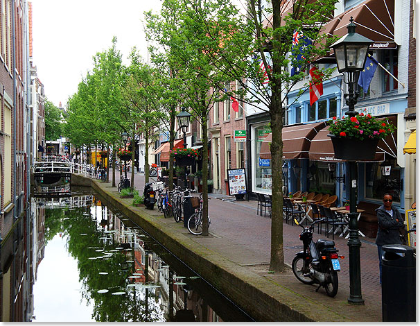 Grachten durchziehen auch in Delft die Altstadt