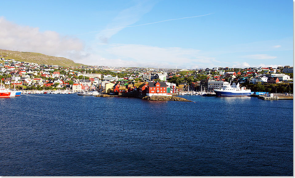 MS ARTANIA nimmt Abschied von Thorshavn und nimmt Kurs auf Bremerhaven  nach einem letzten Seetag endet hier diese Reise.
