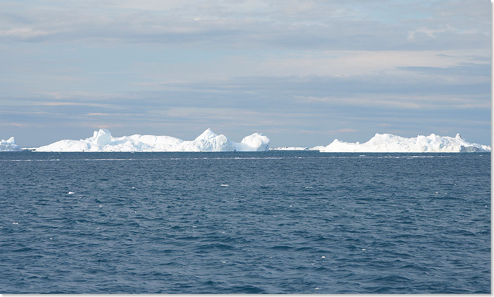 Nach wenigen Minuten erreicht unser Boot die Einfahrt zum Ilulissat/Jakobshavn Isfjord/Eisfjord.
