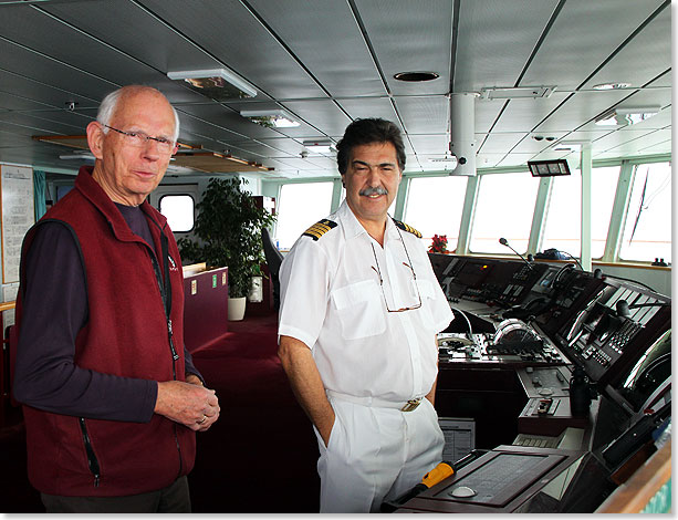 Menschen an Bord auf dieser Reise: Eislotse-Kapitän Karl Ulrich Lampe und Kapitän Joao Simoes