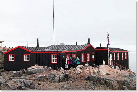 Die 
	britische Forschungsstation von Port Lockroy auf Goudier Island 
	ist heute ein Museum mit Postamt