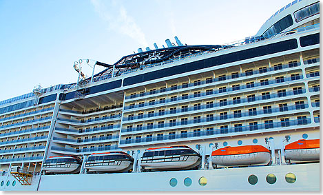 Schiffs-Flashmob bei der Taufe der MSC PREZIOSA in Genua