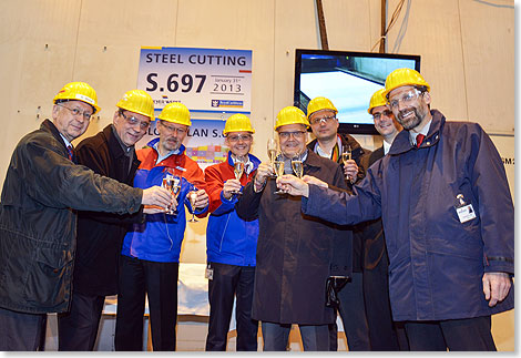 v.l. Bernard Meyer (Geschftsfhrer Meyer 
	Werft), Jamo Laakso (Royal Caribbean), Uwe Wulff (Meyer Werft), Jan Meyer 
	(Geschftsfhrer Meyer Werft), Harri Kulovaara, Janne Lietzen (beide Royal 
	Caribbean), Thomas Weigend, Lambert Kruse (beide Meyer Werft)