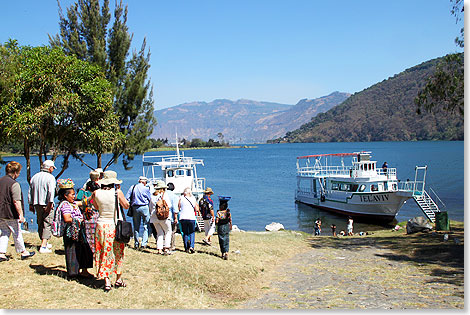 Den Atitlan-See lernen die Kreuzfahrer auf kleinen Booten kennen