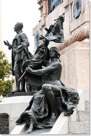 Ein Freiheitsdenkmal in einem Park von Guayaquil