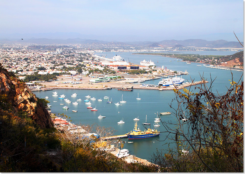 Mazatln in Mexiko. Blick vom Leuchtturmberg auf die Stadt und den Hafen