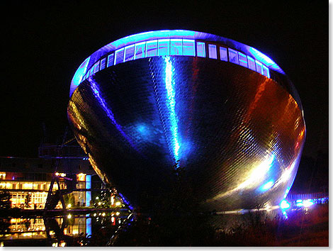 Universum in Bremen bei Nacht