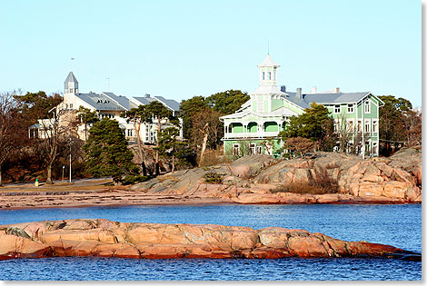 Blick ber die Schren zur Altstadt von Hanko mit schnen alten Holzvillen