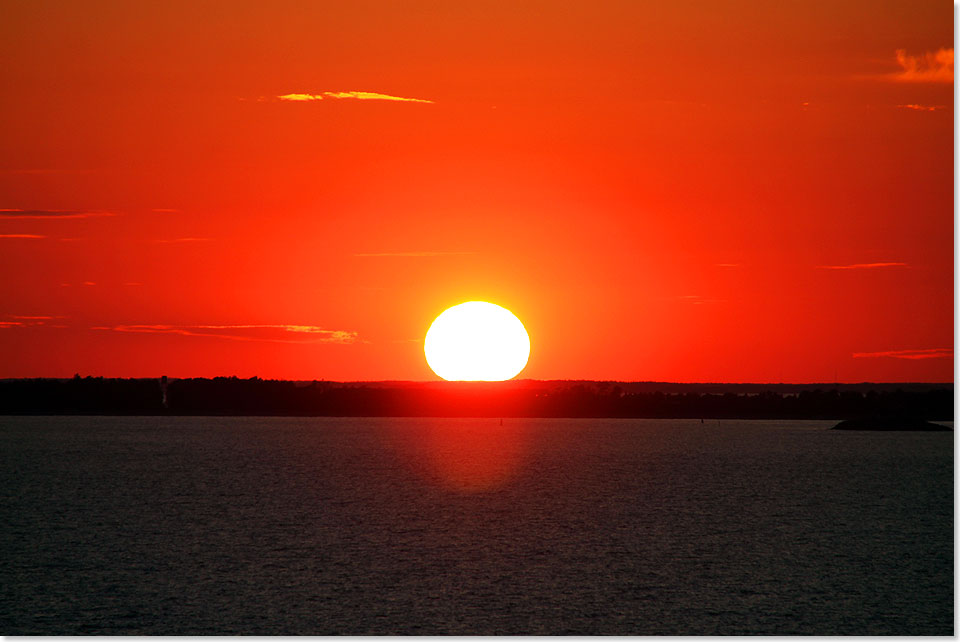 Die Sonne und die GENCA verabschieden sich fr diesen Rckreisetag auf der Ostsee von Finnland