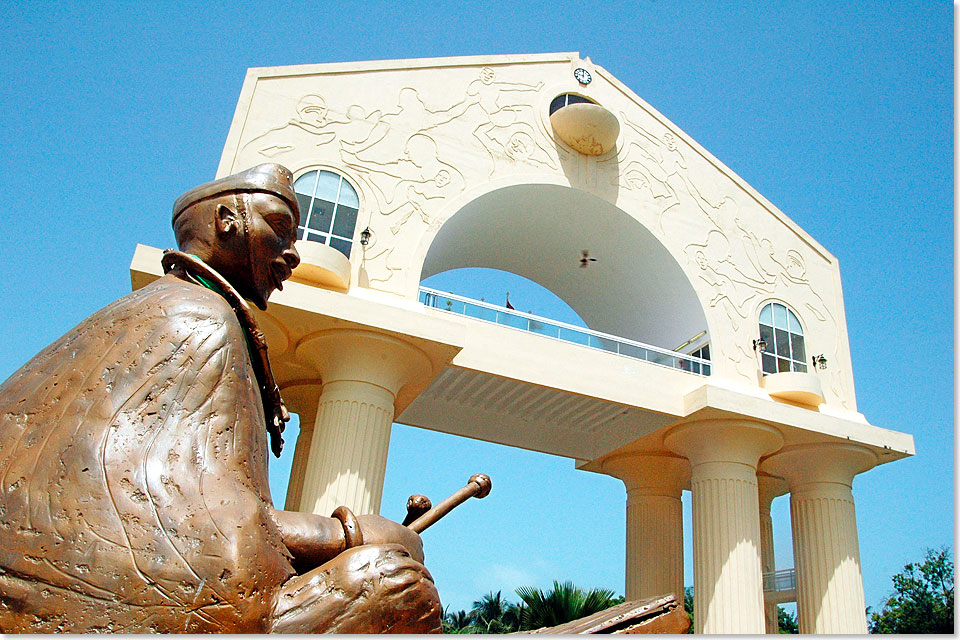 Der Arch 22 in der Hauptstadt Banjul, ein 35 Meter hoher Triumphbogen, ist das Wahrzeichen des neuen Gambia