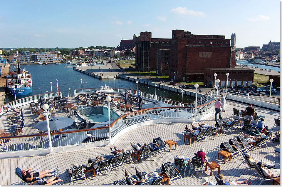 Die SAGA RUBY hat im Hafen von Wismar angelegt